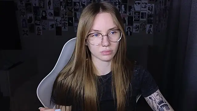littlevildevil online show from May 26, 7:59 am