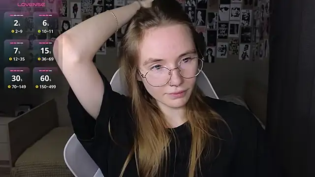 littlevildevil online show from August 3, 6:56 am