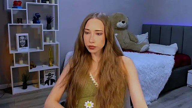 Snapshot of AlexaHarmon chatting on November 25, 6:13 am AlexaHarmon online show from November 25, 6:13 am