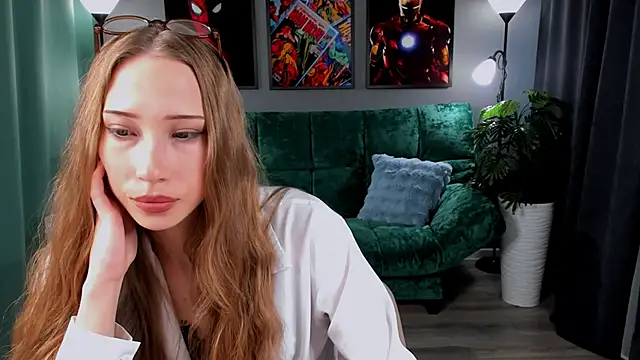 Snapshot of AlexaHarmon chatting on December 3, 6:21 am AlexaHarmon online show from December 3, 6:21 am