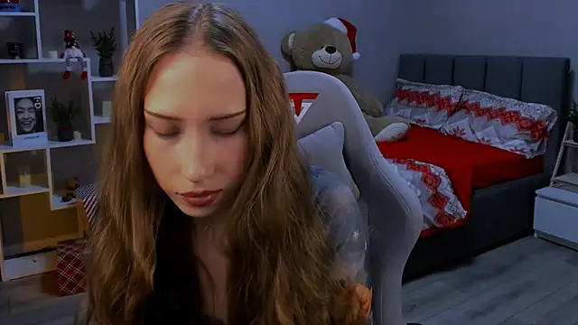 Snapshot of AlexaHarmon chatting on December 4, 6:34 am AlexaHarmon online show from December 4, 6:34 am