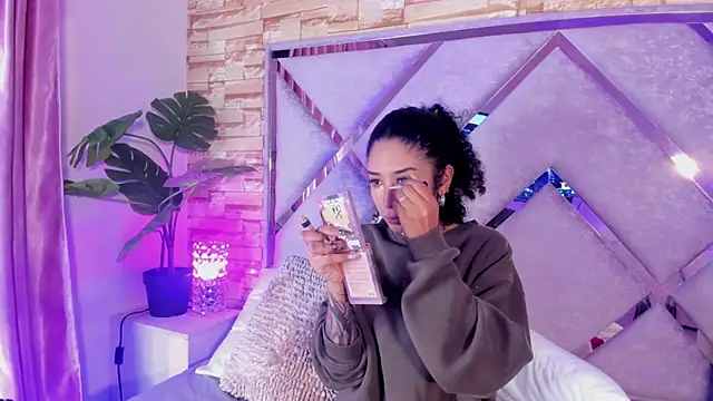  lanna jhonson  online show from September 29, 1:00 am