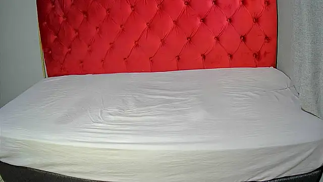 teressax online show from February 25, 1:39 pm