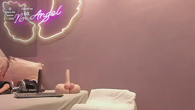 Ninna monroe  online show from December 19, 4:02 pm