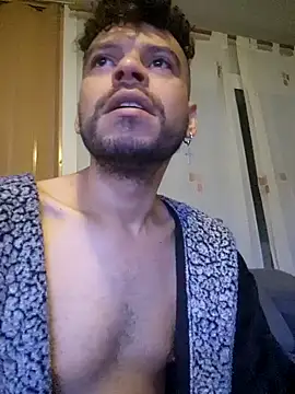 Snapshot of BombomNutela36 chatting on January 31, 8:33 pm BombomNutela36 online show from January 31, 8:33 pm