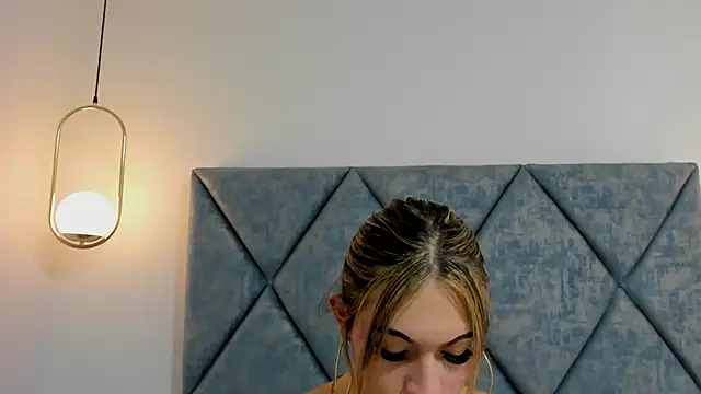 Snapshot of Lizz_Luna chatting on December 7, 1:07 pm Lizz Luna online show from December 7, 1:07 pm