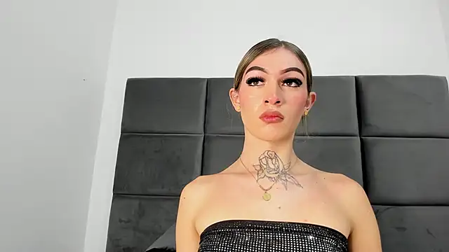 Snapshot of Lizz_Luna chatting on September 19, 1:34 pm Lizz Luna online show from September 19, 1:34 pm