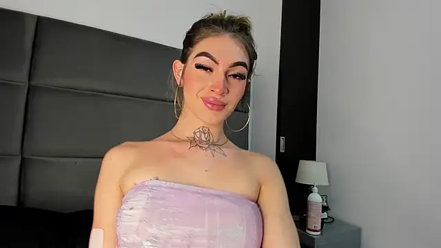 Lizz Luna online show from November 6, 5:25 pm