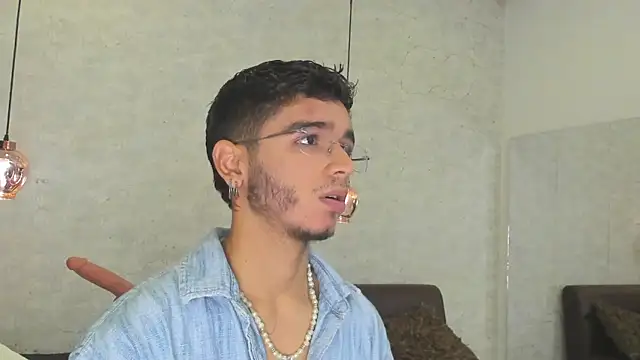 Ian Castillo  online show from February 10, 11:36 am