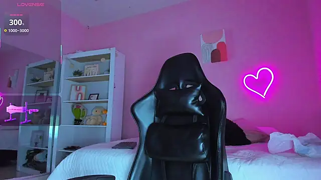 Ian Castillo  online show from March 8, 11:16 am