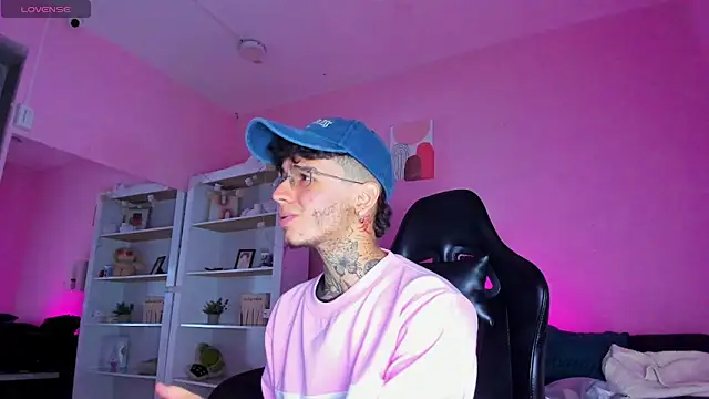 Ian Castillo  online show from December 15, 11:25 am