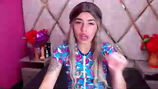 Mia Charlothe online show from March 7, 9:18 am