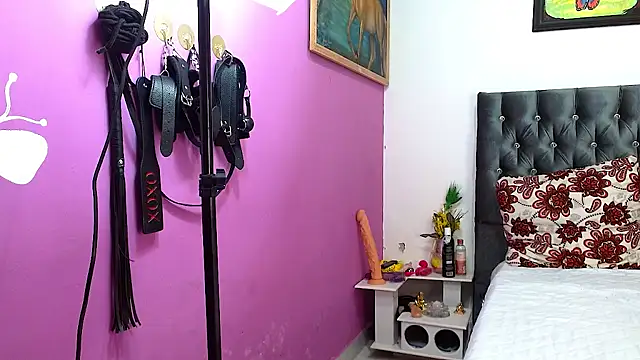 Snapshot of AntonellaAndNoah chatting on March 24, 6:29 am AntonellaAndNoah online show from March 24, 6:29 am