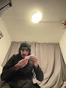 wolfwhite95 online show from November 7, 12:32 am