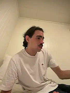 wolfwhite95 online show from February 26, 11:59 pm