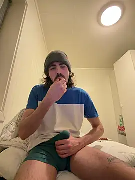 Snapshot of wolfwhite95 chatting on April 6, 9:05 pm wolfwhite95 online show from April 6, 9:05 pm