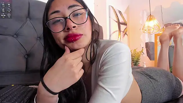 aprildreams19 online show from March 19, 12:56 pm