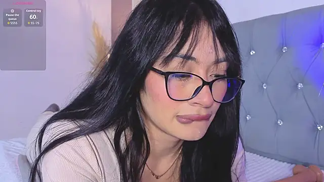 aprildreams19 online show from February 4, 12:33 pm