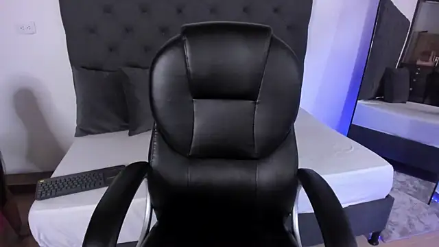 Snapshot of ninfomaria_ chatting on December 22, 6:27 pm ninfomaria online show from December 22, 6:27 pm