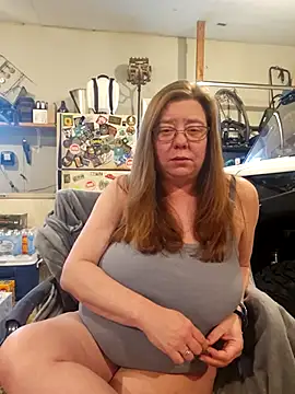 Snapshot of MsShelby40 chatting on February 22, 9:24 pm MsShelby40 online show from February 22, 9:24 pm