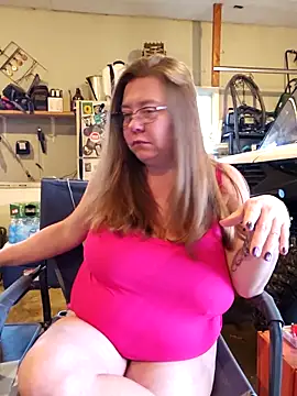 Snapshot of MsShelby40 chatting on March 20, 11:09 pm MsShelby40 online show from March 20, 11:09 pm