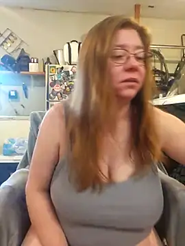 Snapshot of MsShelby40 chatting on April 7, 3:23 pm MsShelby40 online show from April 7, 3:23 pm