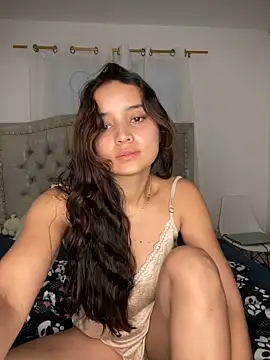 Snapshot of MollySanders___ chatting on December 18, 12:18 pm MollySanders online show from December 18, 12:18 pm