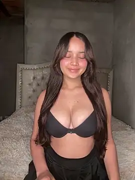 Snapshot of MollySanders___ chatting on November 18, 10:36 pm MollySanders online show from November 18, 10:36 pm