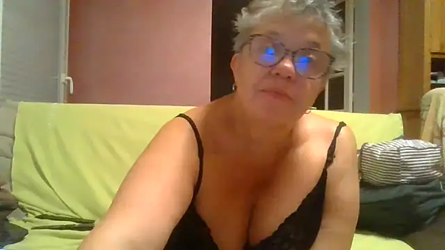 Vandeae44 online show from September 19, 8:09 pm