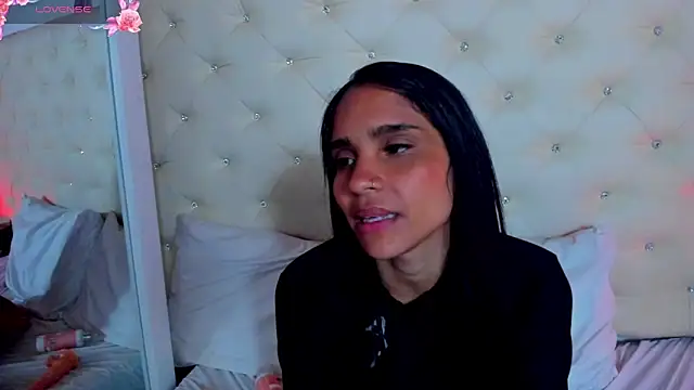 sophie pariss online show from January 18, 8:10 am