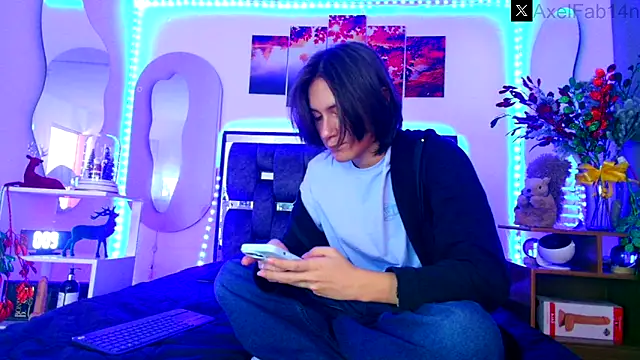 Snapshot of Alex_and_Fabian chatting on December 4, 6:17 pm Alex and Fabian online show from December 4, 6:17 pm