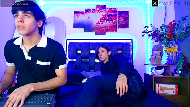 Snapshot of Alex_and_Fabian chatting on December 6, 6:39 pm Alex and Fabian online show from December 6, 6:39 pm