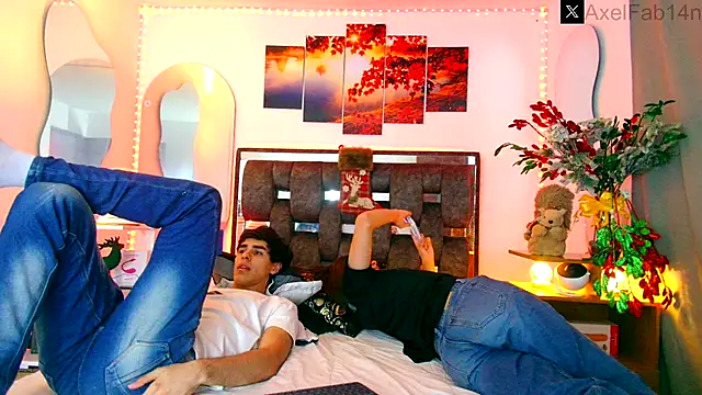 Snapshot of Alex_and_Fabian chatting on December 10, 9:43 pm Alex and Fabian online show from December 10, 9:43 pm