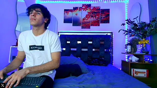 Snapshot of Alex_and_Fabian chatting on December 20, 9:39 pm Alex and Fabian online show from December 20, 9:39 pm