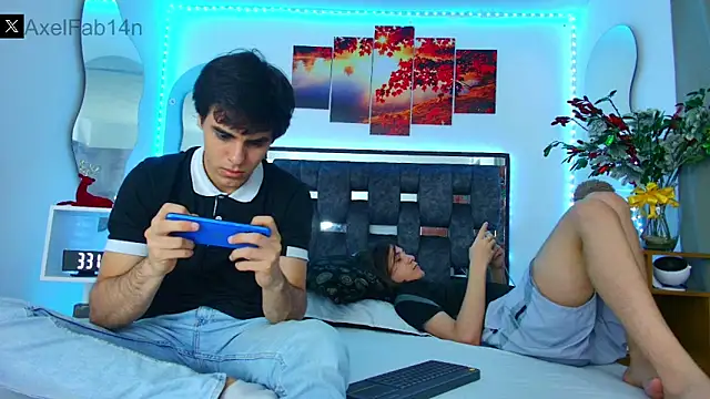 Snapshot of Alex_and_Fabian chatting on January 15, 10:02 pm Alex and Fabian online show from January 15, 10:02 pm
