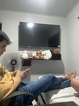 Snapshot of Alex_and_Fabian chatting on December 21, 4:52 am Alex and Fabian online show from December 21, 4:52 am