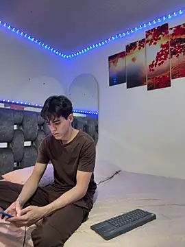 Snapshot of Alex_and_Fabian chatting on February 17, 4:20 am Alex and Fabian online show from February 17, 4:20 am