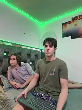 Snapshot of Alex_and_Fabian chatting on March 11, 5:46 am Alex and Fabian online show from March 11, 5:46 am