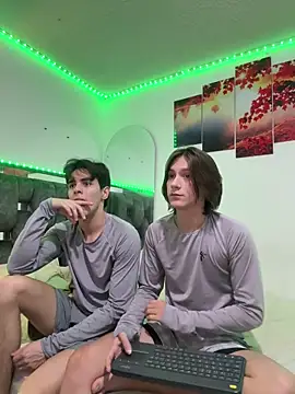 Snapshot of Alex_and_Fabian chatting on March 15, 3:34 am Alex and Fabian online show from March 15, 3:34 am