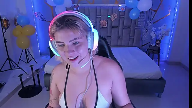 Snapshot of AlessiaDouce chatting on September 30, 4:06 am AlessiaDouce online show from September 30, 4:06 am