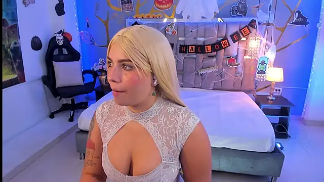 Snapshot of AlessiaDouce chatting on October 24, 4:53 am AlessiaDouce online show from October 24, 4:53 am