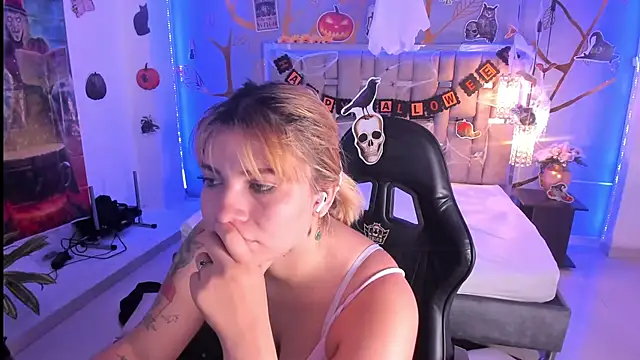 Snapshot of AlessiaDouce chatting on October 29, 4:26 am AlessiaDouce online show from October 29, 4:26 am