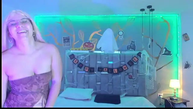 Snapshot of AlessiaDouce chatting on October 31, 4:57 am AlessiaDouce online show from October 31, 4:57 am