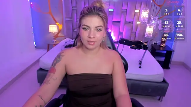 Snapshot of AlessiaDouce chatting on November 9, 4:44 am AlessiaDouce online show from November 9, 4:44 am