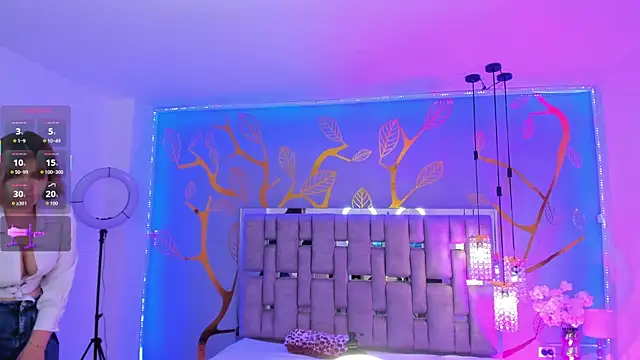 Snapshot of AlessiaDouce chatting on November 23, 8:30 pm AlessiaDouce online show from November 23, 8:30 pm