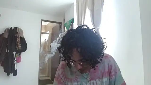 Snapshot of fenixmfx19 chatting on February 25, 7:12 pm fenixmfx19 online show from February 25, 7:12 pm