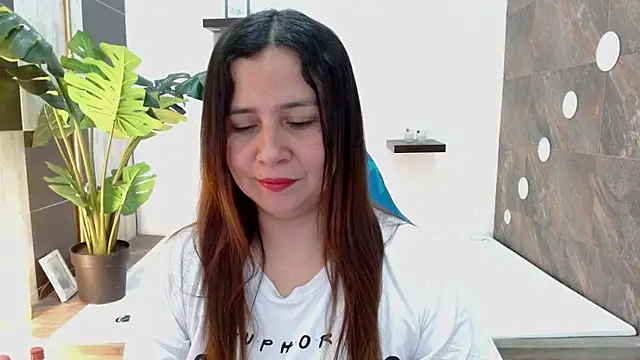 Heidy Wells online show from May 26, 1:18 pm