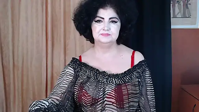 Snapshot of _MissJ_ chatting on April 4, 8:50 pm MissJ online show from April 4, 8:50 pm