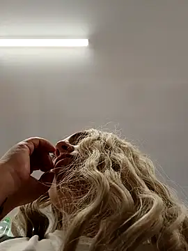 madelaine- online show from February 28, 12:10 am