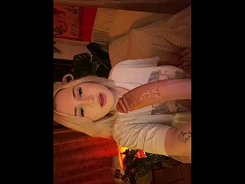 DaisyBooom online show from April 24, 6:21 pm